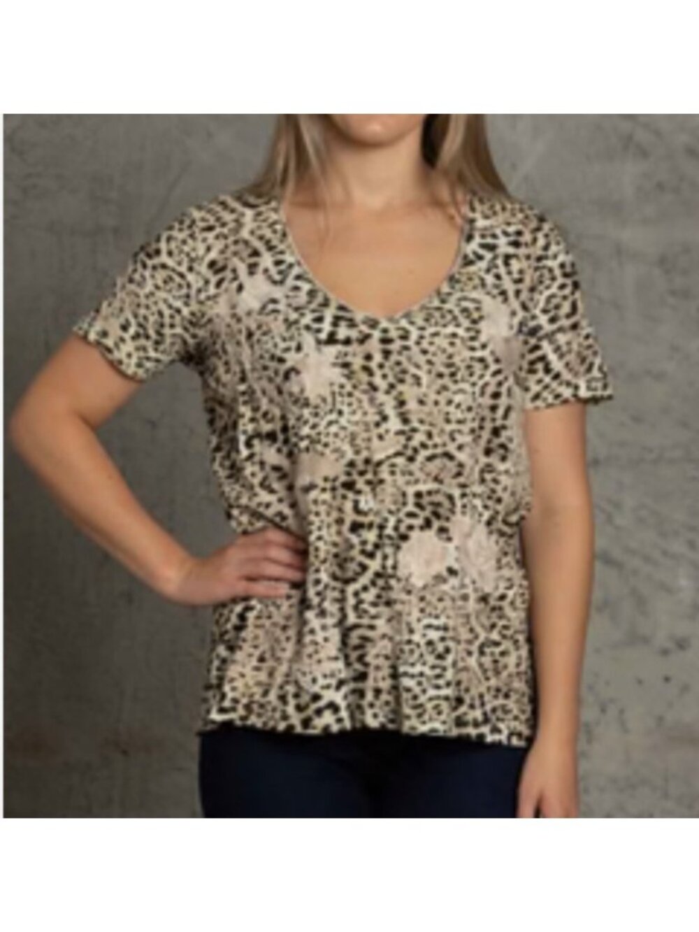 Johnny Was Womens Sz XS Embroidered Leopard Print V-Neck Tee